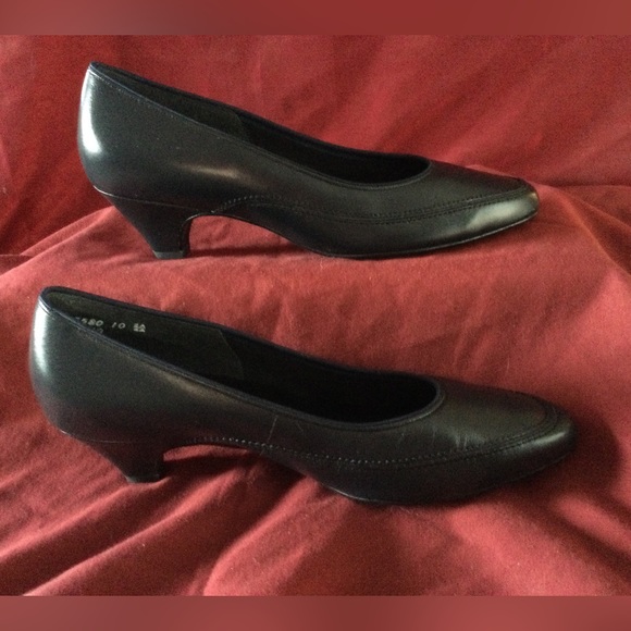 Naturalizer Women’s Joy Leather Pumps - Picture 7 of 8